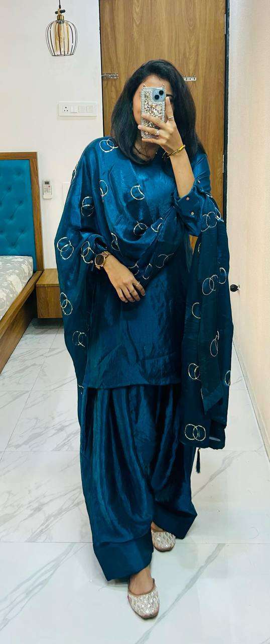 Women's Fendi Silk Solid Muslim Straight Kurti With Pant and Dupatta set - Image 8